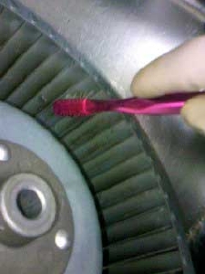 換気扇ファン掃除中